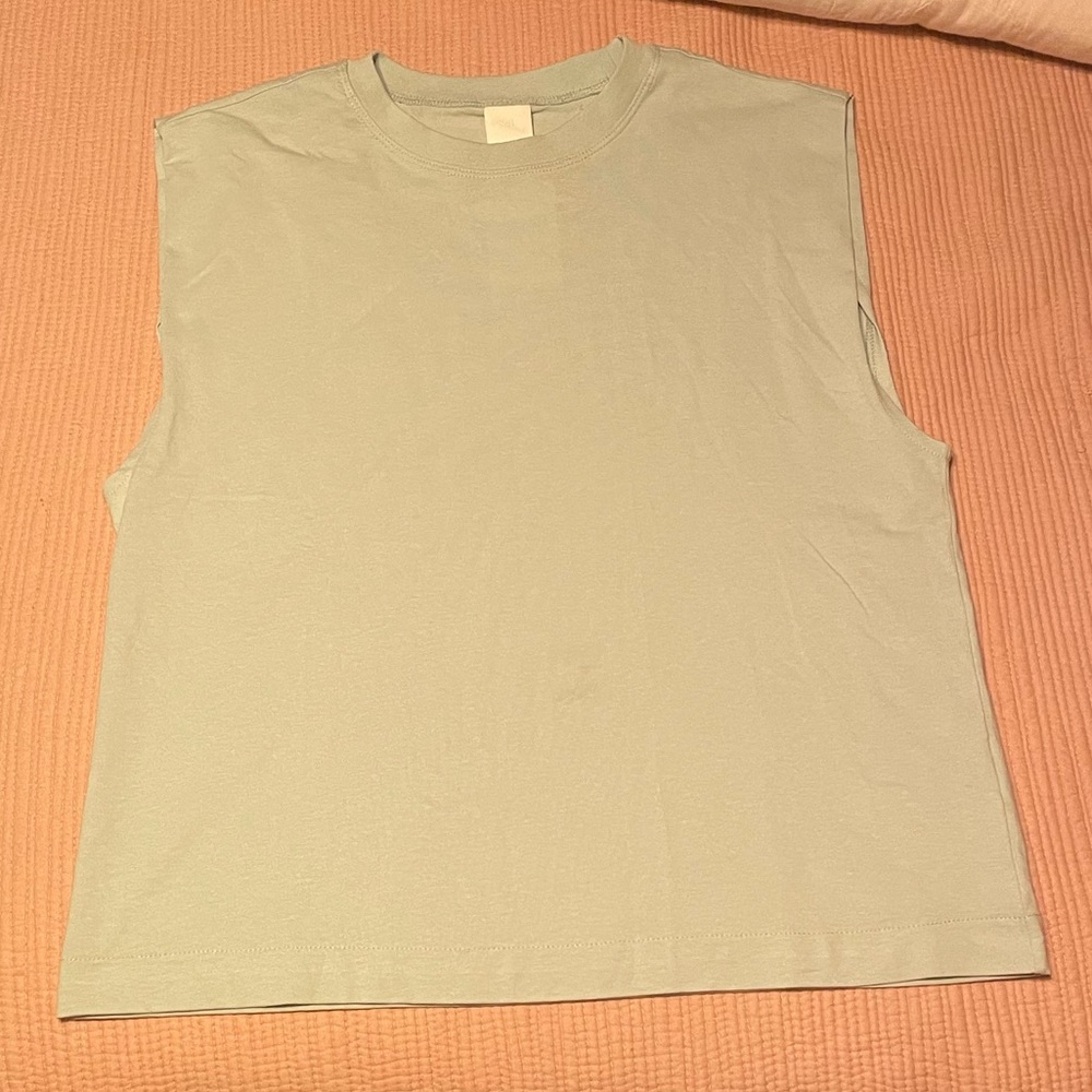 H&M mint tee with shoulder details